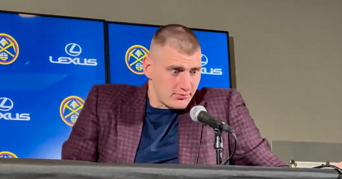 Jokić gledao kako snimateljica pada sa stolice. Pogledajte reakciju srpske zvijezde