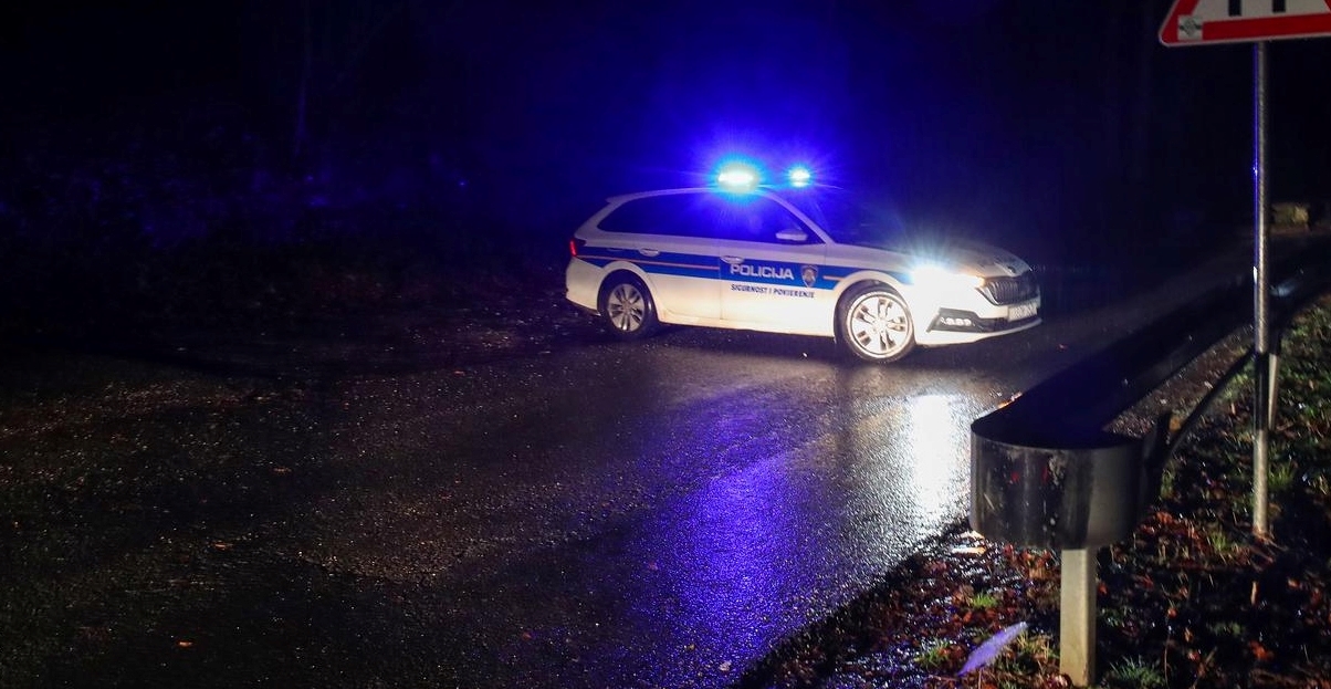 Potraga za vozačem koji je u prevrnutom BMW-u ostavio ozlijeđene turske migrante