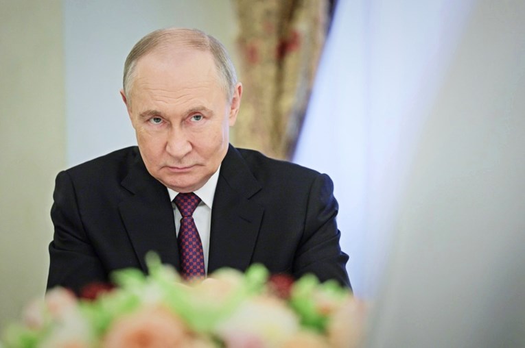 Ukrajina predložila totalno primirje od 30 dana. Kremlj: Ne može