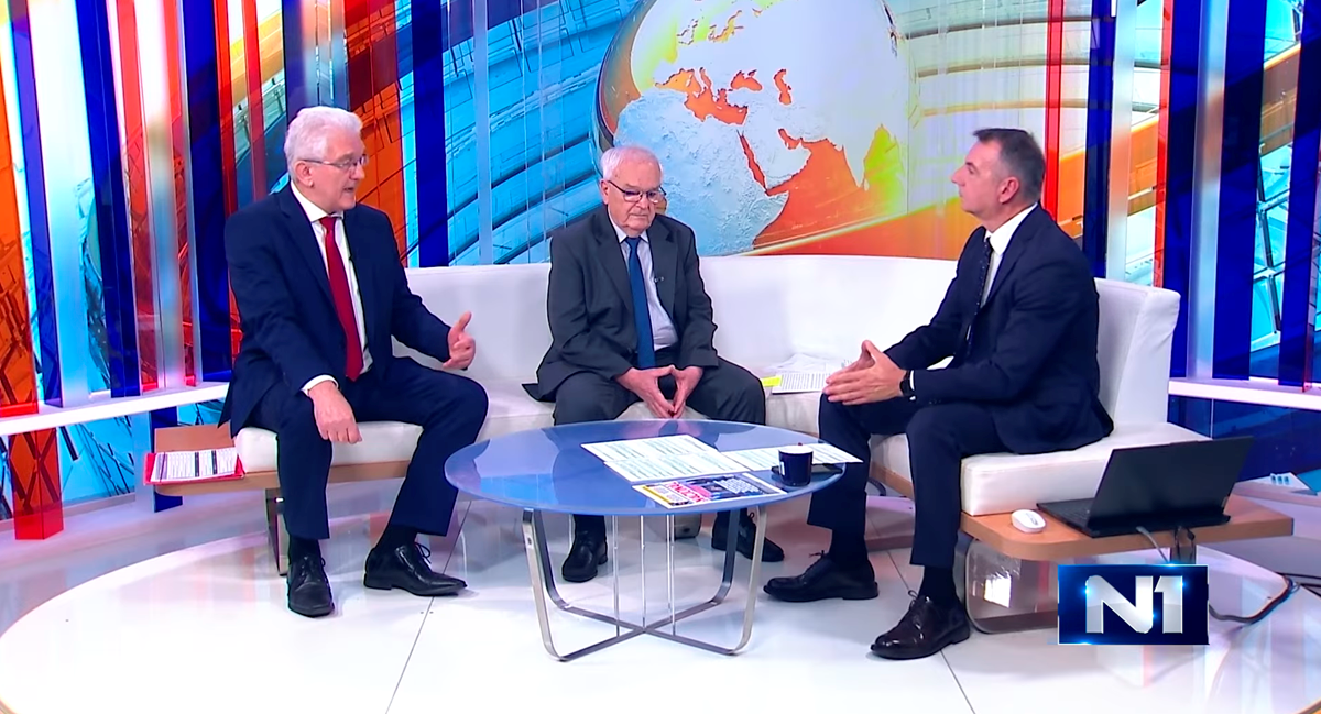 Šef BUZ-a: Kolika vam je mirovina? Šef SU-a: Bio si u mom domu, znaš kako živim