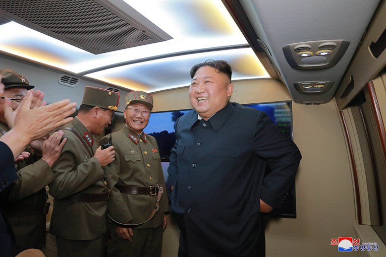 FOTO Kim Jong-un nadgledao je testiranje novih raketa