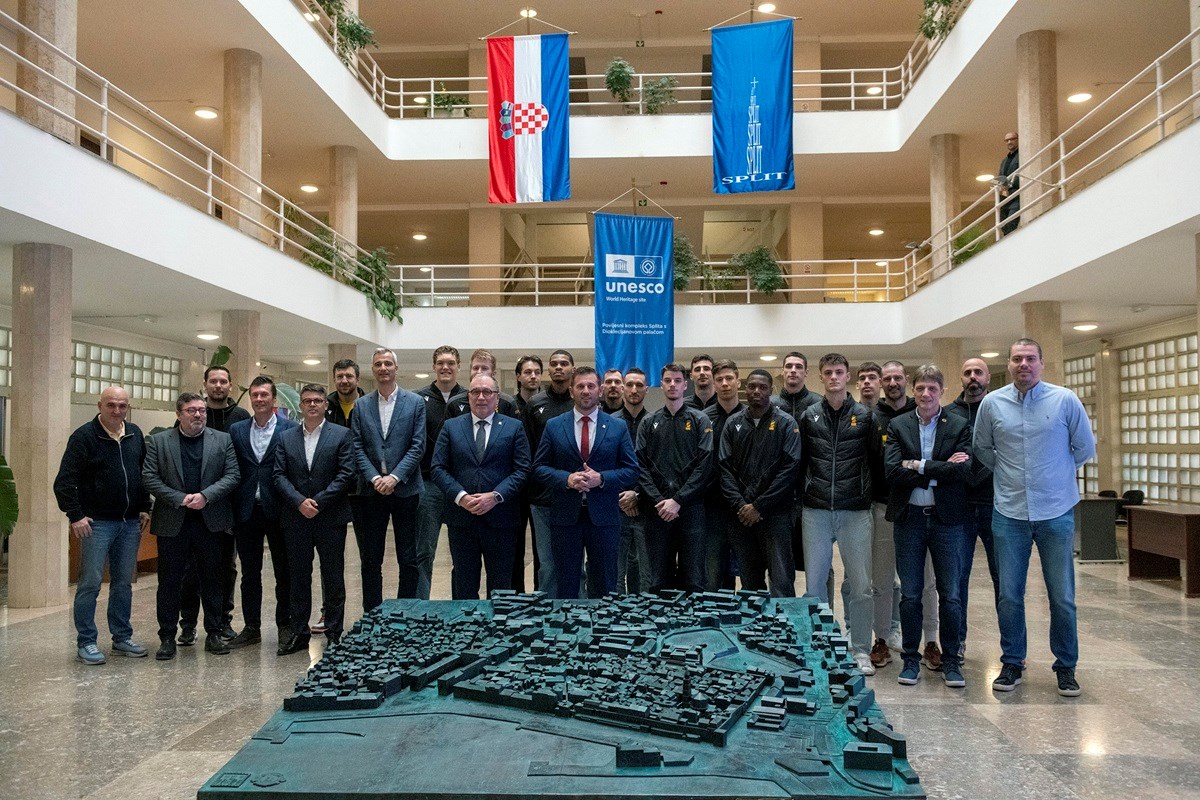 Gradonačelnik Splita primio košarkaše nakon osvajanja Kupa Krešimira Ćosića