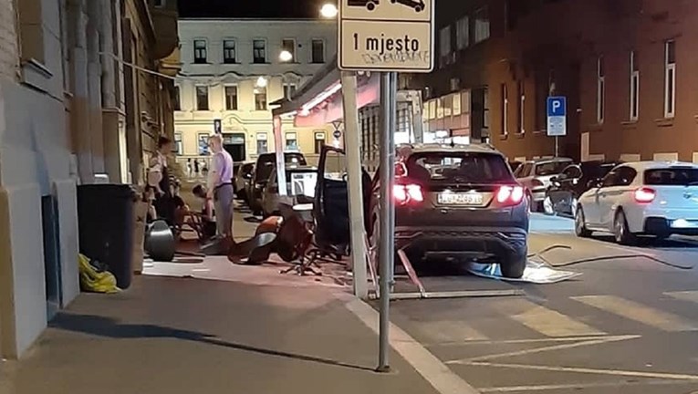 FOTO Ivo Josipović se u centru Zagreba autom zabio u kafić