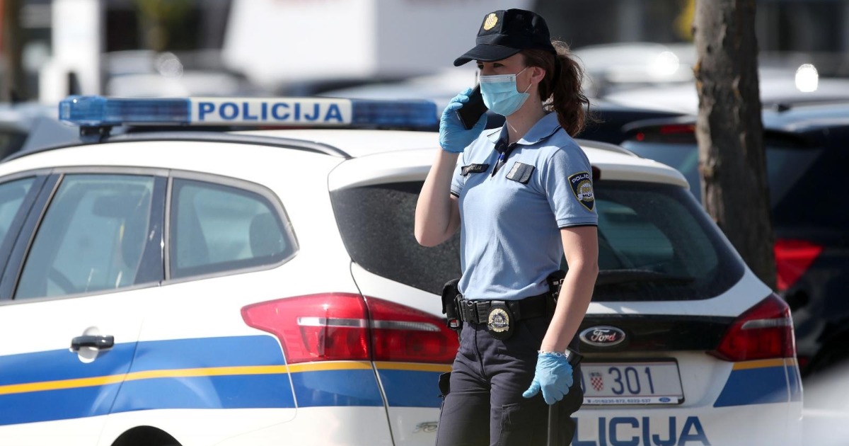 Autom se zabio u stup kod Sinja, teško je ozlijeđen
