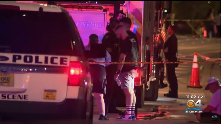 Muškarac se pick-upom zaletio u paradu ponosa na Floridi, poginula jedna osoba