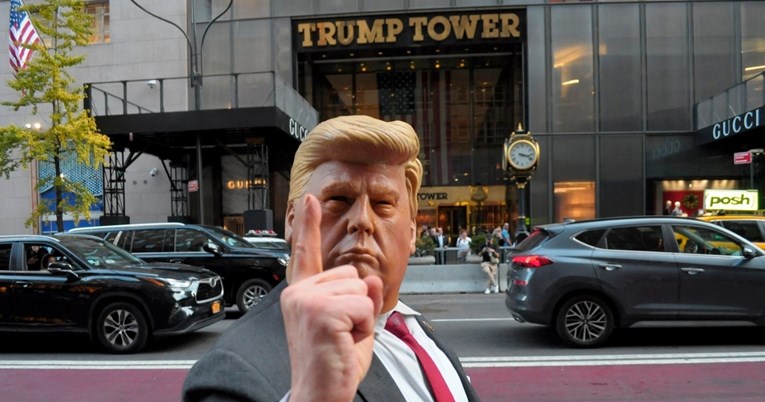 FOTO Netko se dobro zabavio jučer ispred Trump Towera u New Yorku