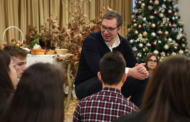 Vučić primio djecu iz Hrvatske, pričali o Putinu i Crvenoj zvezdi