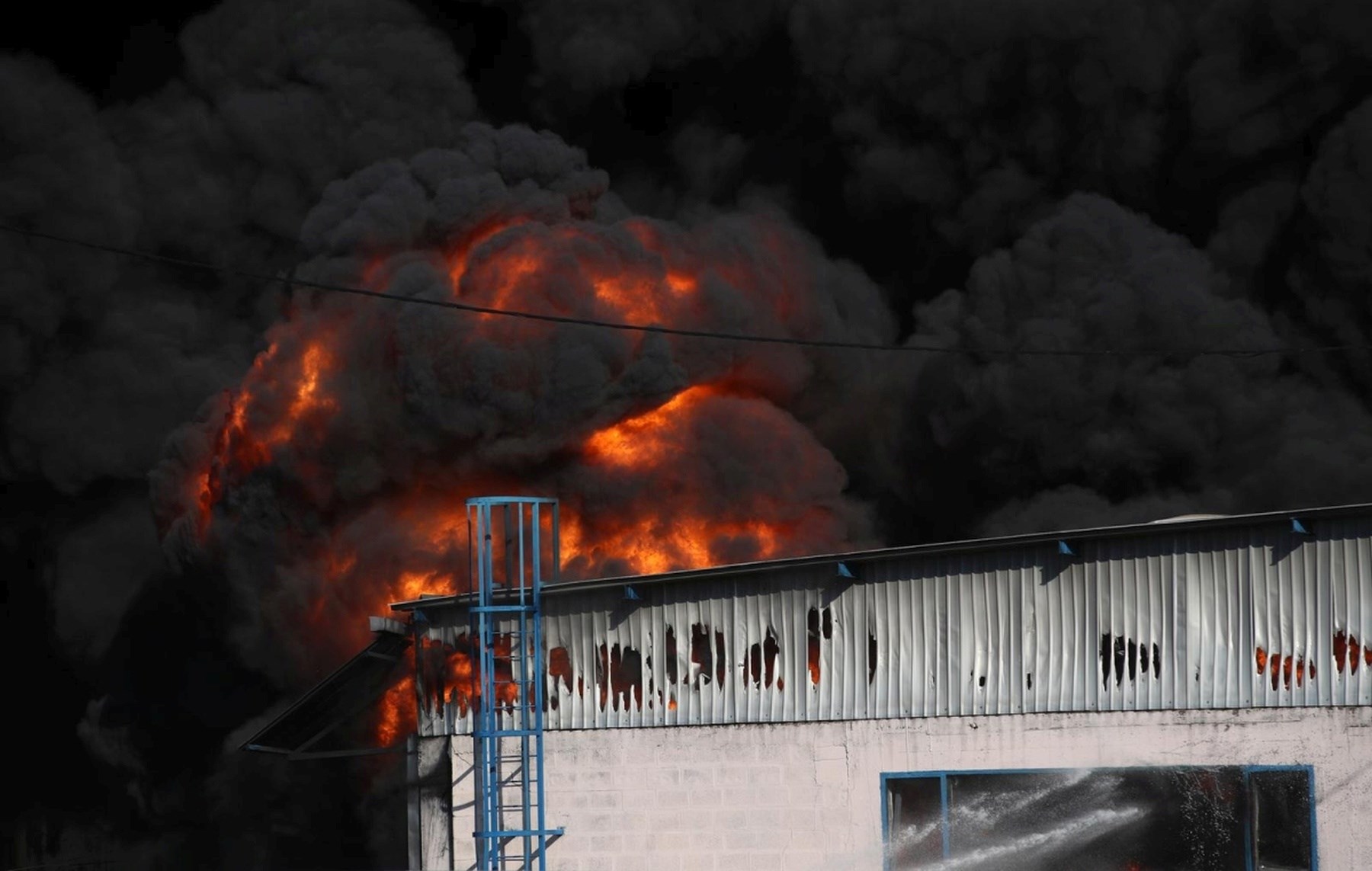 VELIKA GALERIJA Golem požar u Svetoj Nedelji. Crni dim vidi se kilometrima daleko