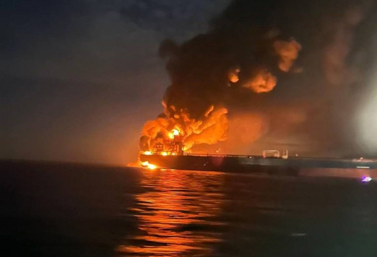 Eksplozije na tankerima iz "flote iz sjene". Šire se dramatične snimke