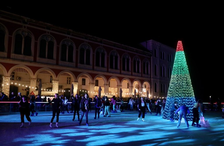 Split dijeli od 300 do 1000 kuna božićnice umirovljenicima i potrebitima