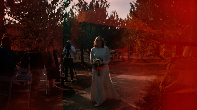 Donijela fotoaparat pokojnog oca na vjenčanje, ostala bez riječi kad je razvila film