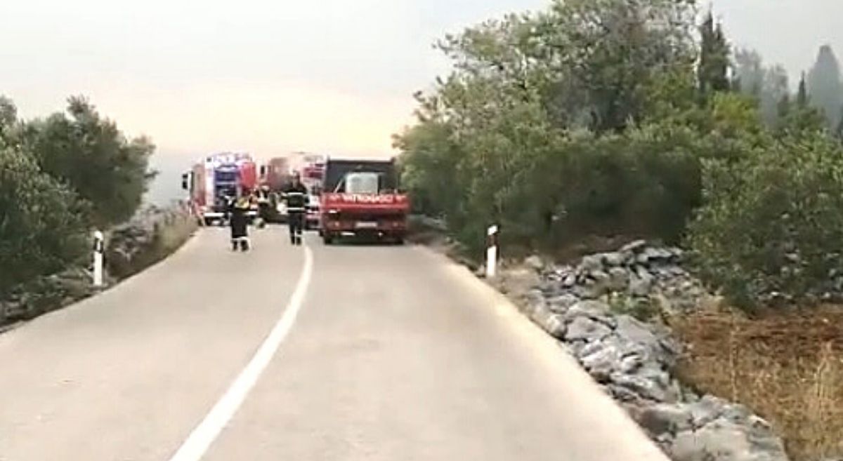 VIDEO Veliki požar na Hvaru, stigli kanaderi, ali gašenje otežava vjetar