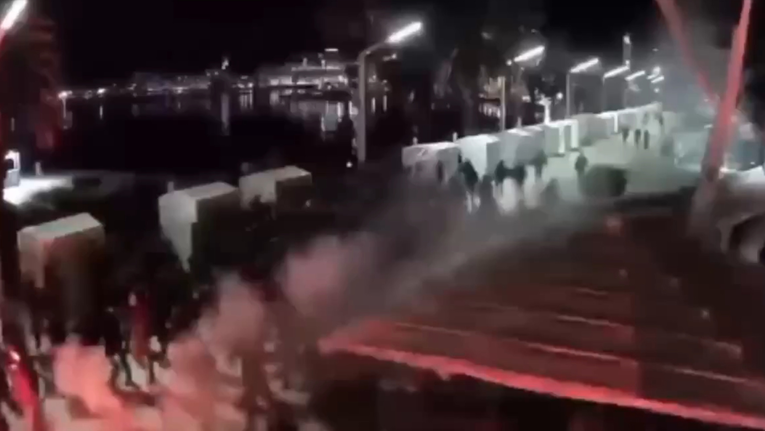 500 huligana se tuklo na Rivi pred interventnom. Šef policije: Ponosan sam na nas