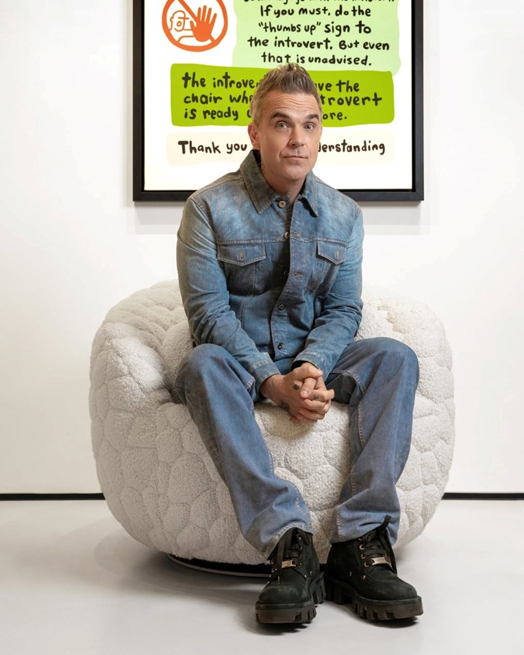 Robbie Williams dizajnirao fotelju za introverte koja košta 3900 eura