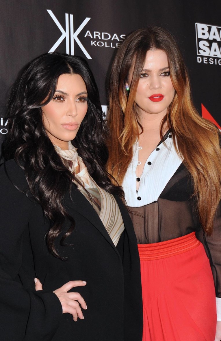 Sestre Kardashian razbjesnile javnost kupovinom štenaca za Božić, oglasila se i PETA