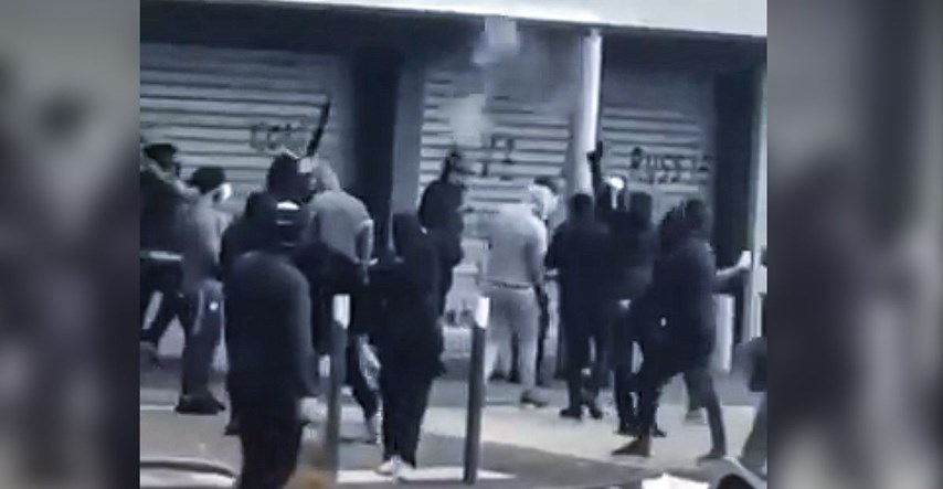 Banditi naoružani do zuba marširaju ulicama francuskog grada, pogledajte snimku