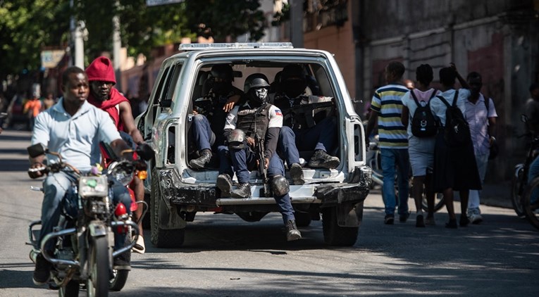Teška razmjena vatre na Haitiju, naoružane bande traže svrgavanje premijera