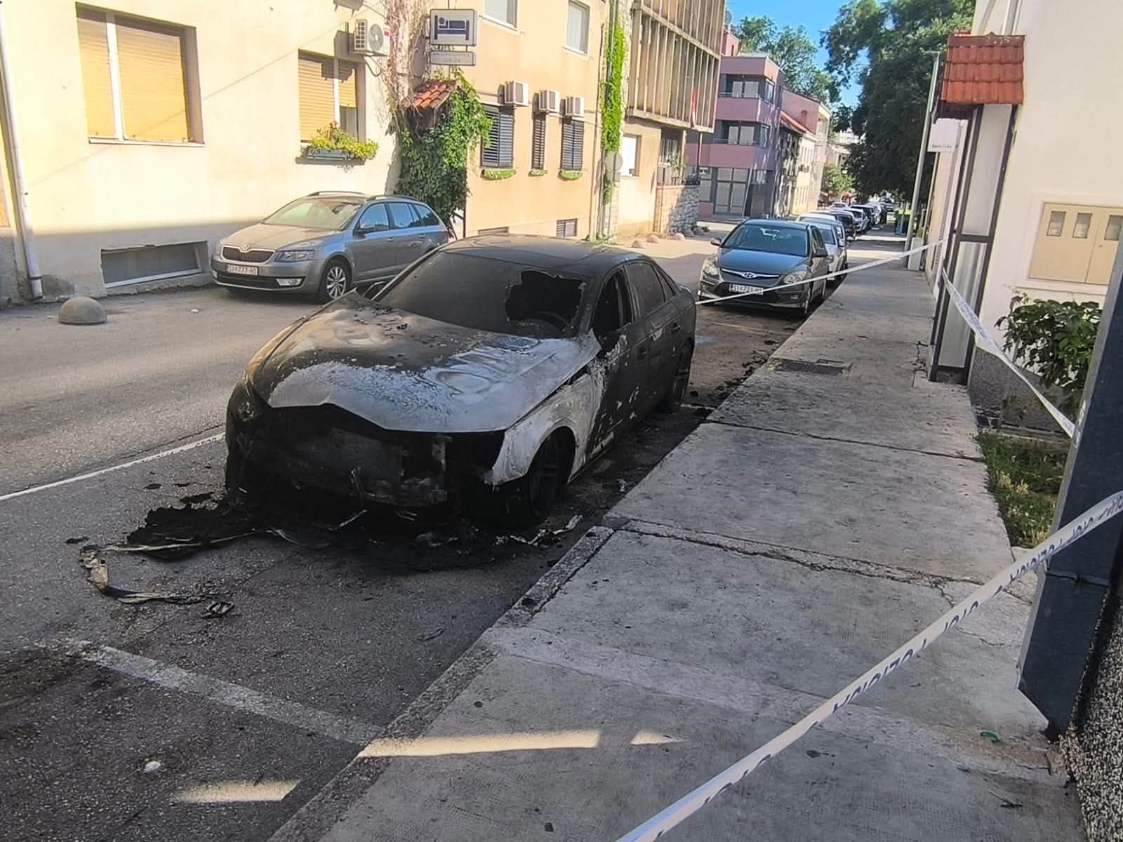Netko je u Kninu zapalio Audi muškarcu koji je nedavno priveden u istrazi dilanja