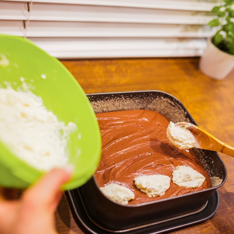 Ova čarobna metoda uvijek sprječava lijepljenje kolača za kalup