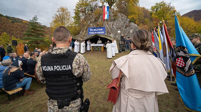 U BiH održana tradicionalna molitva Hrvata katolika. Sudjelovale vojska i policija