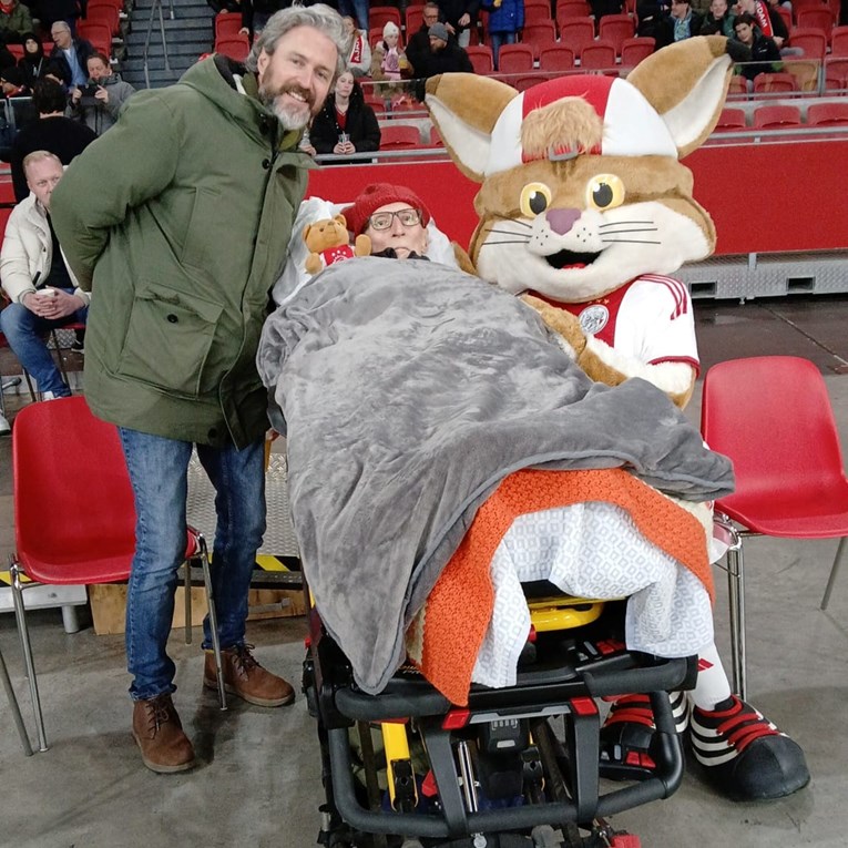 Ajax je htio smrtno bolesnom navijaču ispuniti zadnju želju. Uništili su je huligani