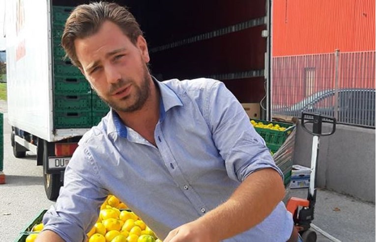 Fotka zgodnog prodavača mandarina je hit: "Kad muž kod Kristine, vi kod njega"
