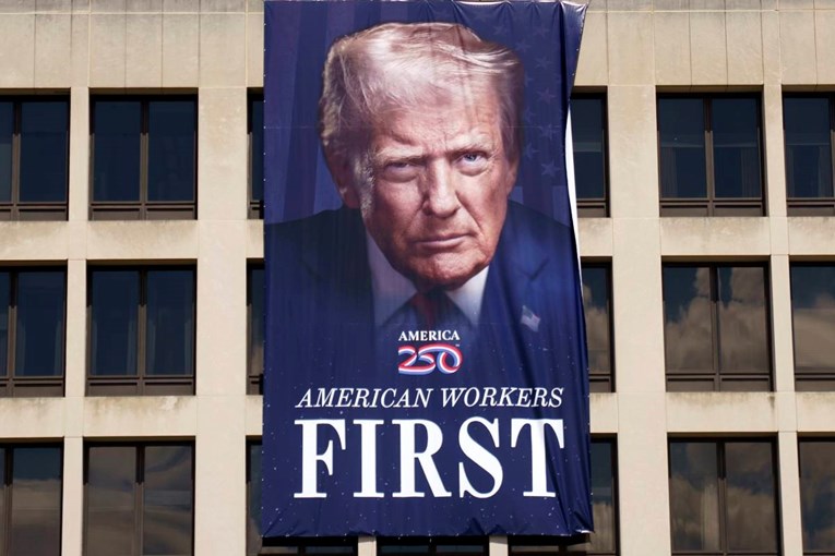 Ministrica Trumpu: Pozivam vas da vidite svoje veliko, prekrasno lice na zgradi