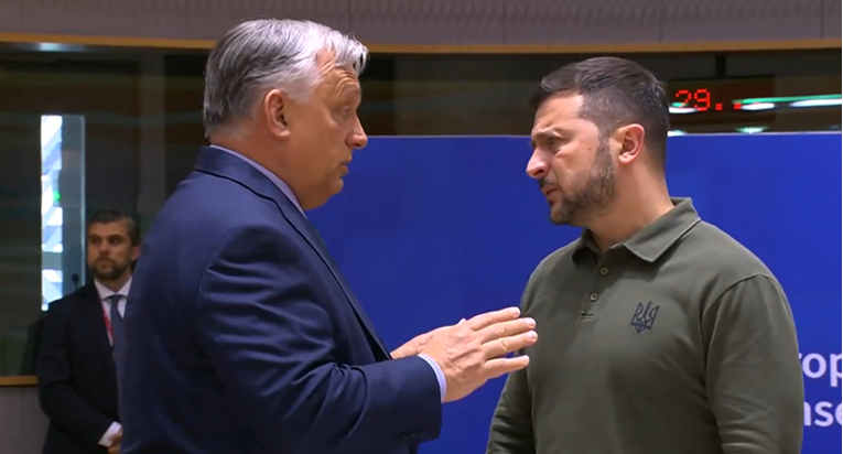 VIDEO Orban prišao Zelenskom i pružio mu ruku, ovaj odmah ustao i rukovao se s njim