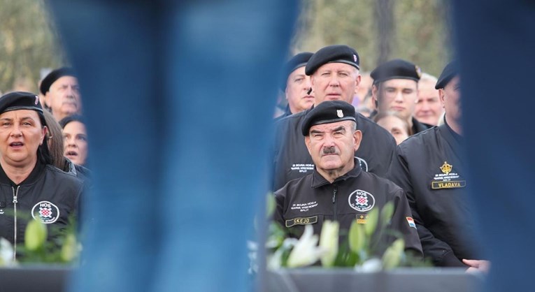 FOTO Škabrnja obilježava obljetnicu zvjerskog pokolja. Stigli HOS-ovci i Skejo