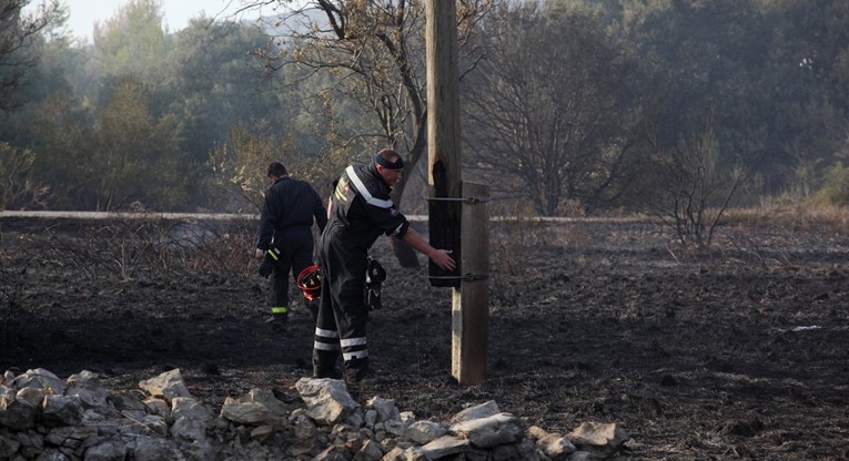 Požari na Dugom otoku i Velebitu pod nadzorom. Grom izazvao još 3 požara blizu Zadra