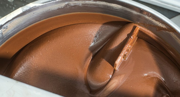 Dvoje ljudi u Marsovoj tvornici upalo u spremnik pun čokolade