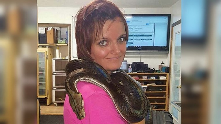 Žena u Americi pronađena mrtva sa zmijom od 2,5 metara oko vrata