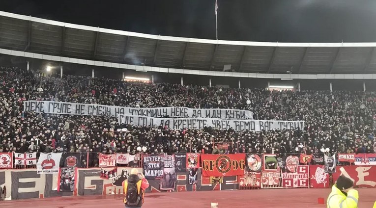 Delije digle poruku Torcidi i Armadi. Onda je Marakana zagrmila obradu Novih Fosila