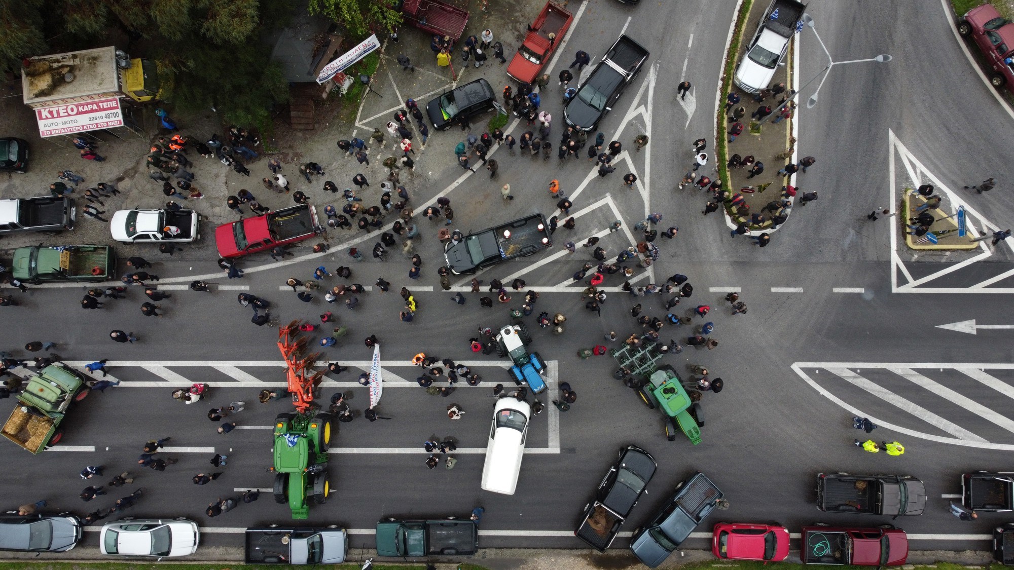 Poljoprivrednici blokirali aerodrom u Solunu, policija ih rastjerala suzavcem