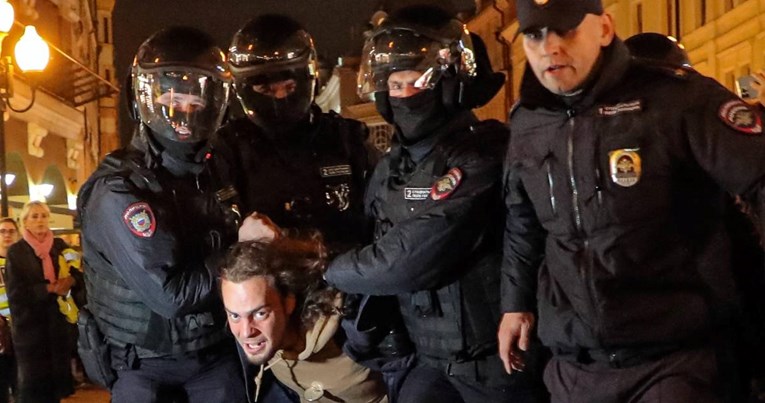 Rusi na ulicama zbog mobilizacije, masovno ih hapse. Rusija pustila zarobljene azovce