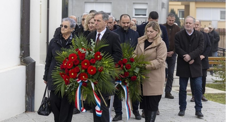 Pupovac položio vijenac svim nevinim žrtvama. Ćipe: Neće ga više bacati u Dunav