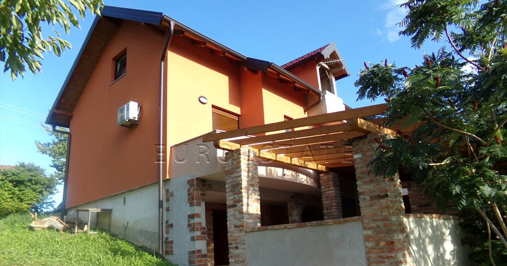 Kuća s dva stana i velikom terasom prodaje se za 123.000 € kod Varaždinskih Toplica