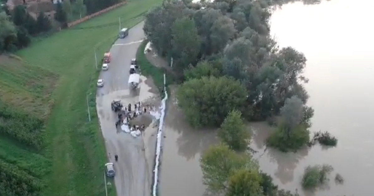 VIDEO Pogledajte kako poplavljeno područje oko Save izgleda iz zraka