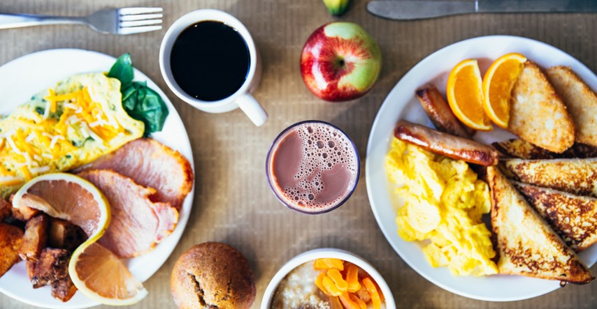 Ljudi koji jedu obilan doručak mogu potrošiti duplo više kalorija, tvrdi istraživanje
