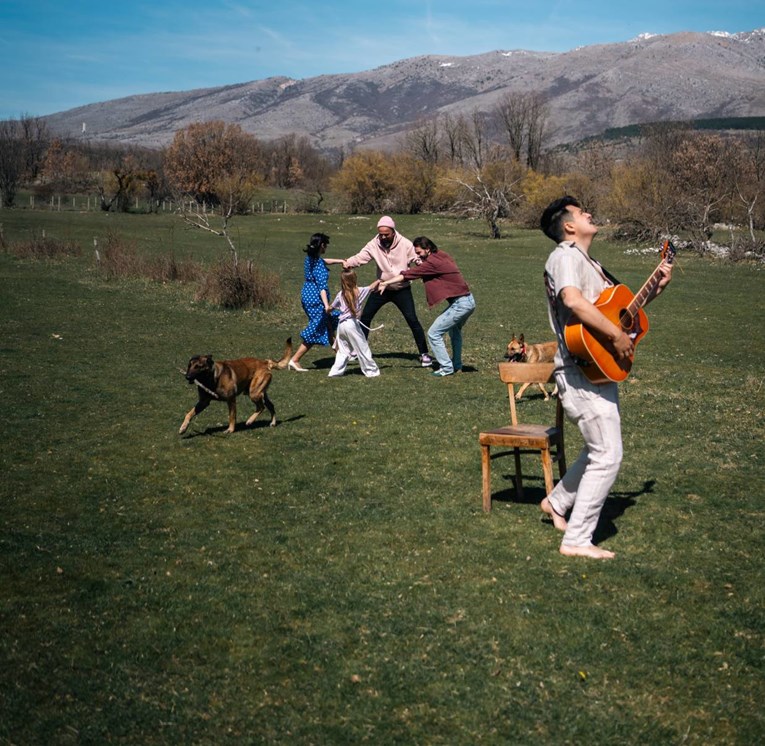 Faris Pinjo objavio singl "Etida o ambalažama"
