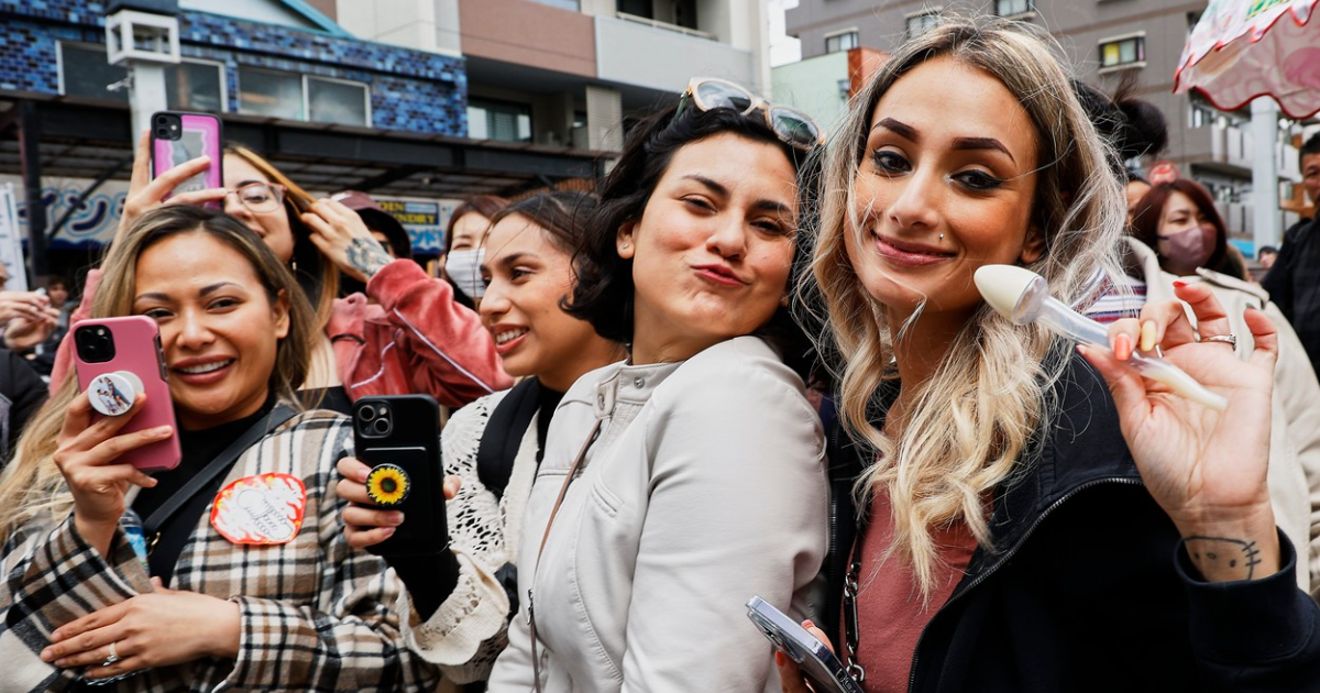 Gomila partijanera okupila se na festivalu u čast muškog spolovila