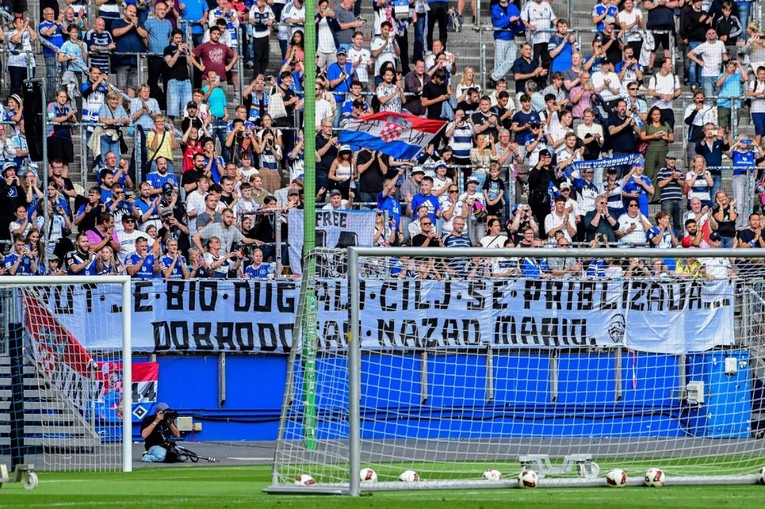 Pogledajte transparent na hrvatskom koji je dočekao Marija Vuškovića na treningu