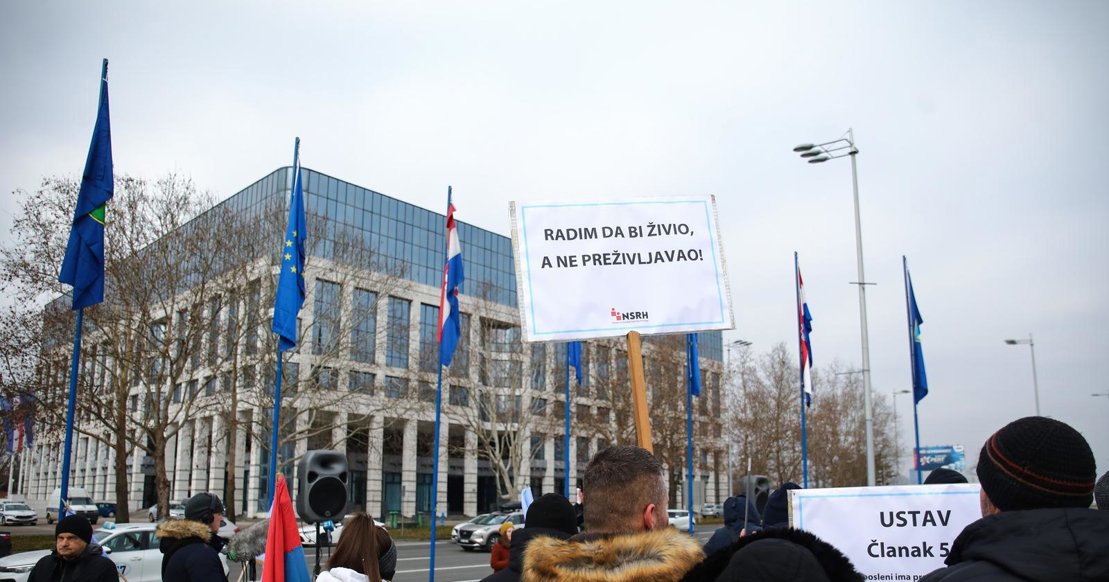 Više od 1000 radnika Ine traži 500 eura veće plaće