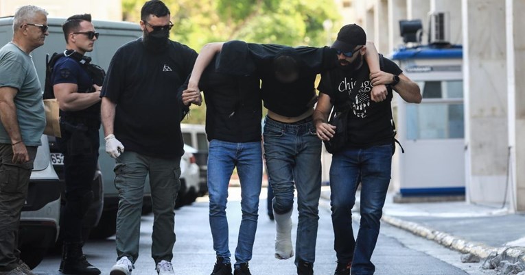 AEK-ovci objavljivali slike ranjenog Boysa. Ima 7 ubodnih rana i slomljen kralježak