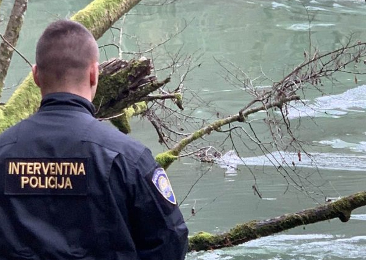 Policija i HGSS spasili dva migranta iz Mrežnice