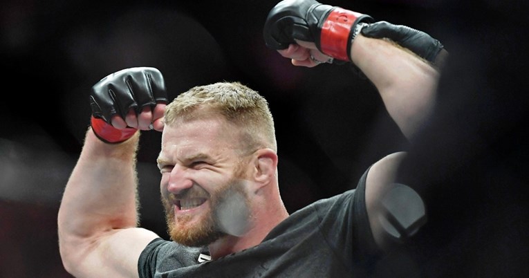 UFC-ova zvijezda zgrožena potezom igrača West Hama koji je udario mačku: "Udari mene"