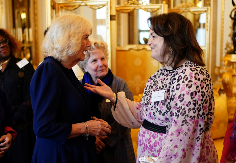 Kraljica Camilla upoznala glumicu pa ju pitala: "Nisi li ti izgubila puno kilograma?"