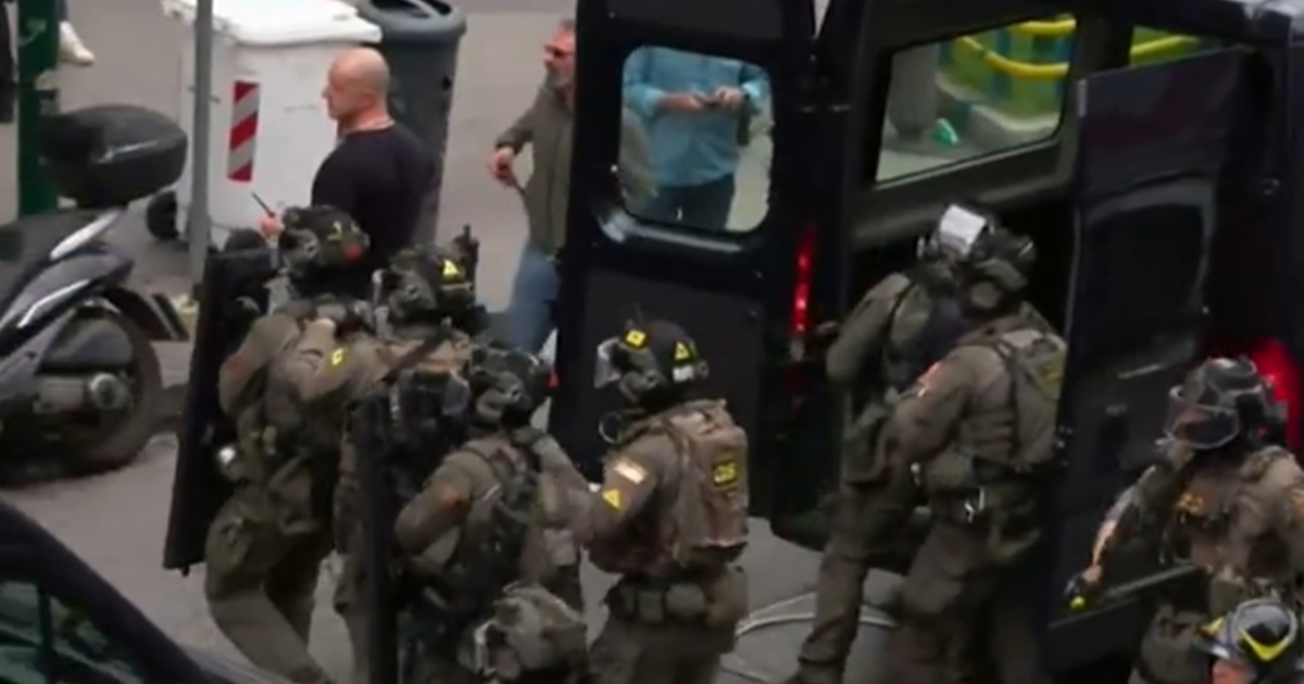 Pljačka u Italiji: Naoružani upali u banku, uzeli taoce i nestali kroz rupu u podu