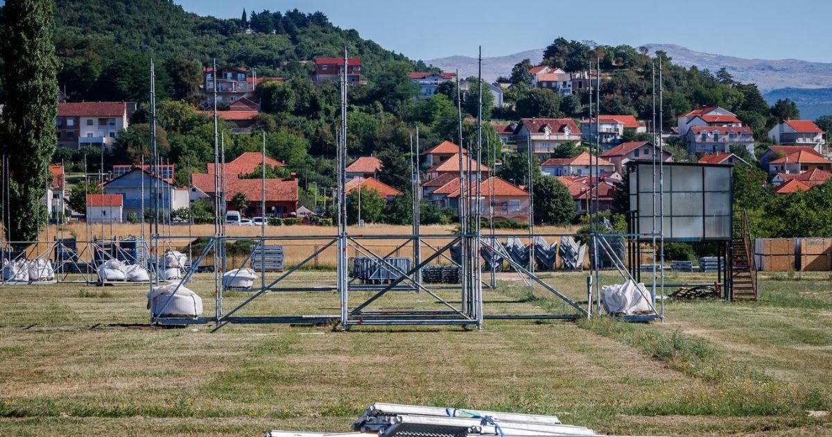 FOTO Pogledajte kako teku pripreme za Thompsonov koncert u Sinju