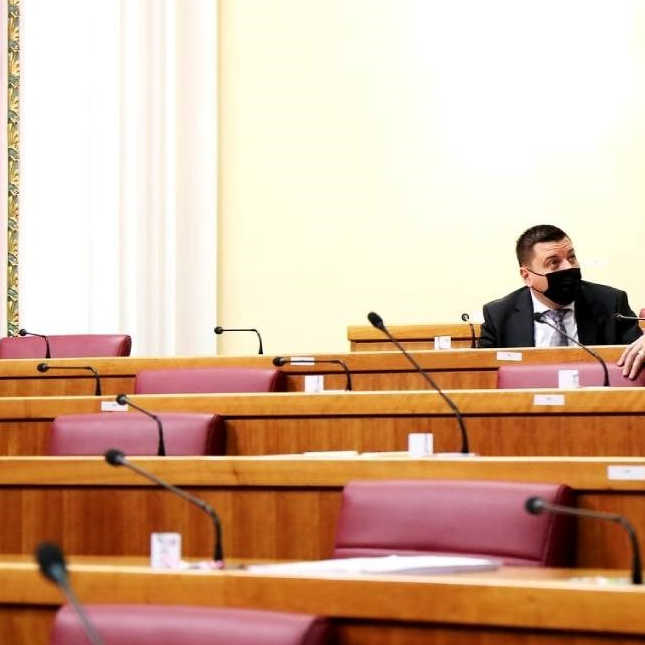 U saboru žele vratiti novčane kazne za neopravdane izostanke, evo kolike su